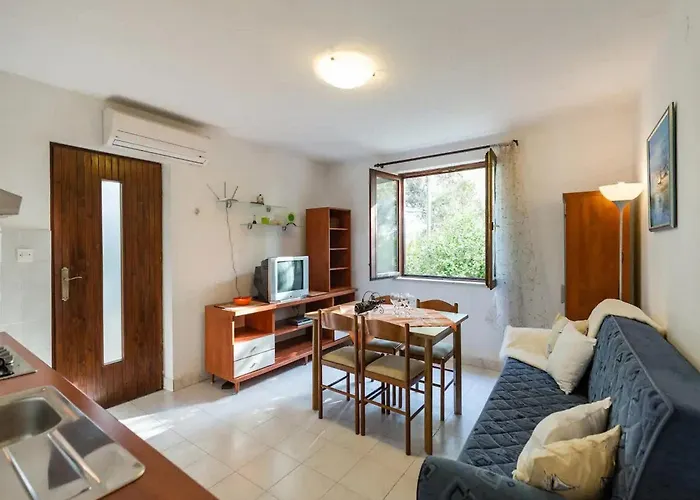 Apartments Villa Pelegrin - Two Bedroom Apartment With Garden View